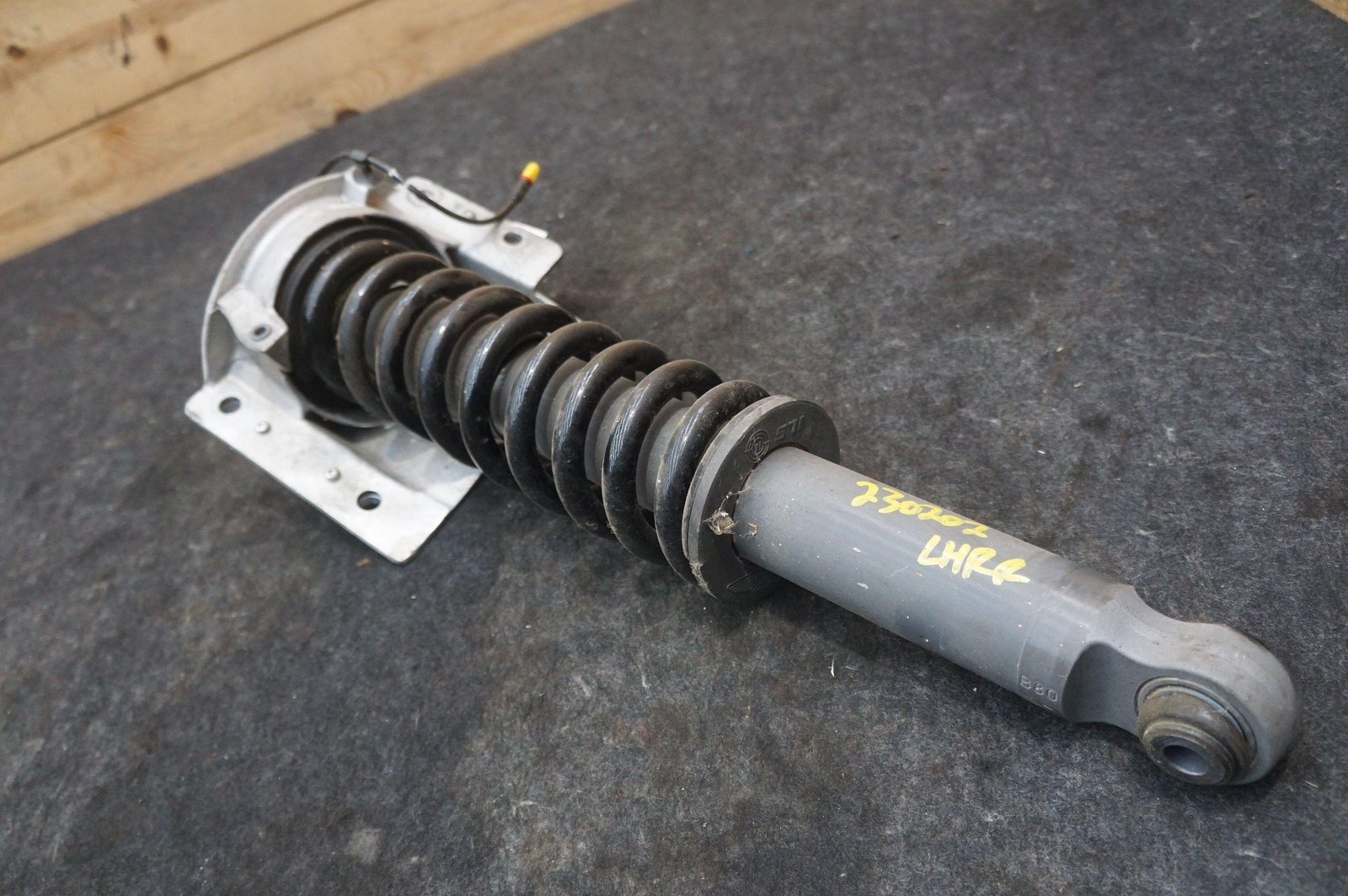 Rear Spring And Damper Assembly Ed23-18w002-ab Aston Martin V12 Vantage S 14-18