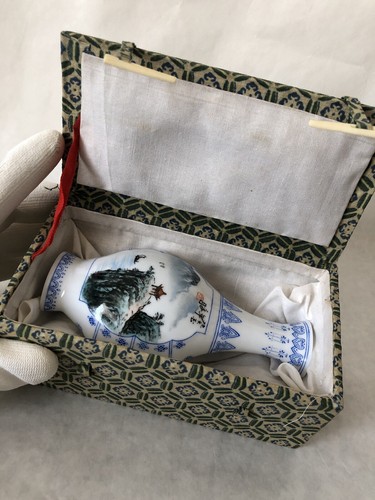 Mini Chinese Eggshell Porcelain Vase – Hand-Painted Landscape – With Box - Picture 10 of 15