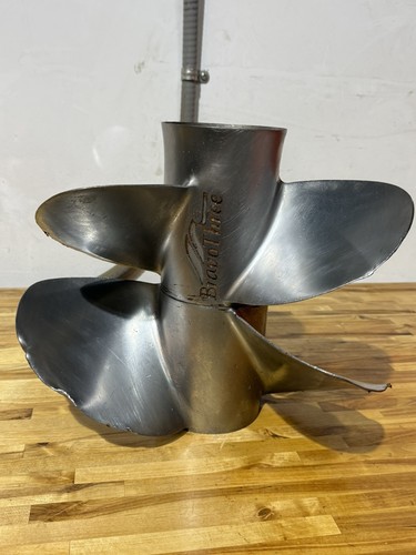 MerCruiser Bravo Three 3 Out Drive boat props propellers 48-823664 48-823663 22P