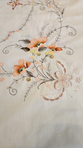 Vintage bestickte große Tischdecke Blumenmuster Schmetterling mit gewelltem Rand - Bild 2 von 10