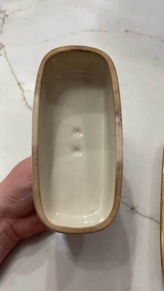 Plato de mantequilla Heartland de gres internacional vintage con tapa granja de campo Foto 2 de 4