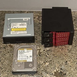 Lot of 3 Pre Owned WD Gold Hard Disk Drive iStar 3 Bay Hot Swap Bay Pioneer BDXL