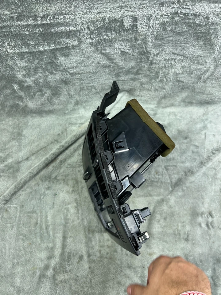 2007-2012 NISSAN VERSA Center Dash Radio Hazard Trim Bezel Air Vents OEM - Image 3 of 4