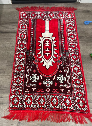 ISLAMIC MUSLIM PRAYER MAT RUG SAJJADAH OR JANAMAZ SOFT RED VELVET