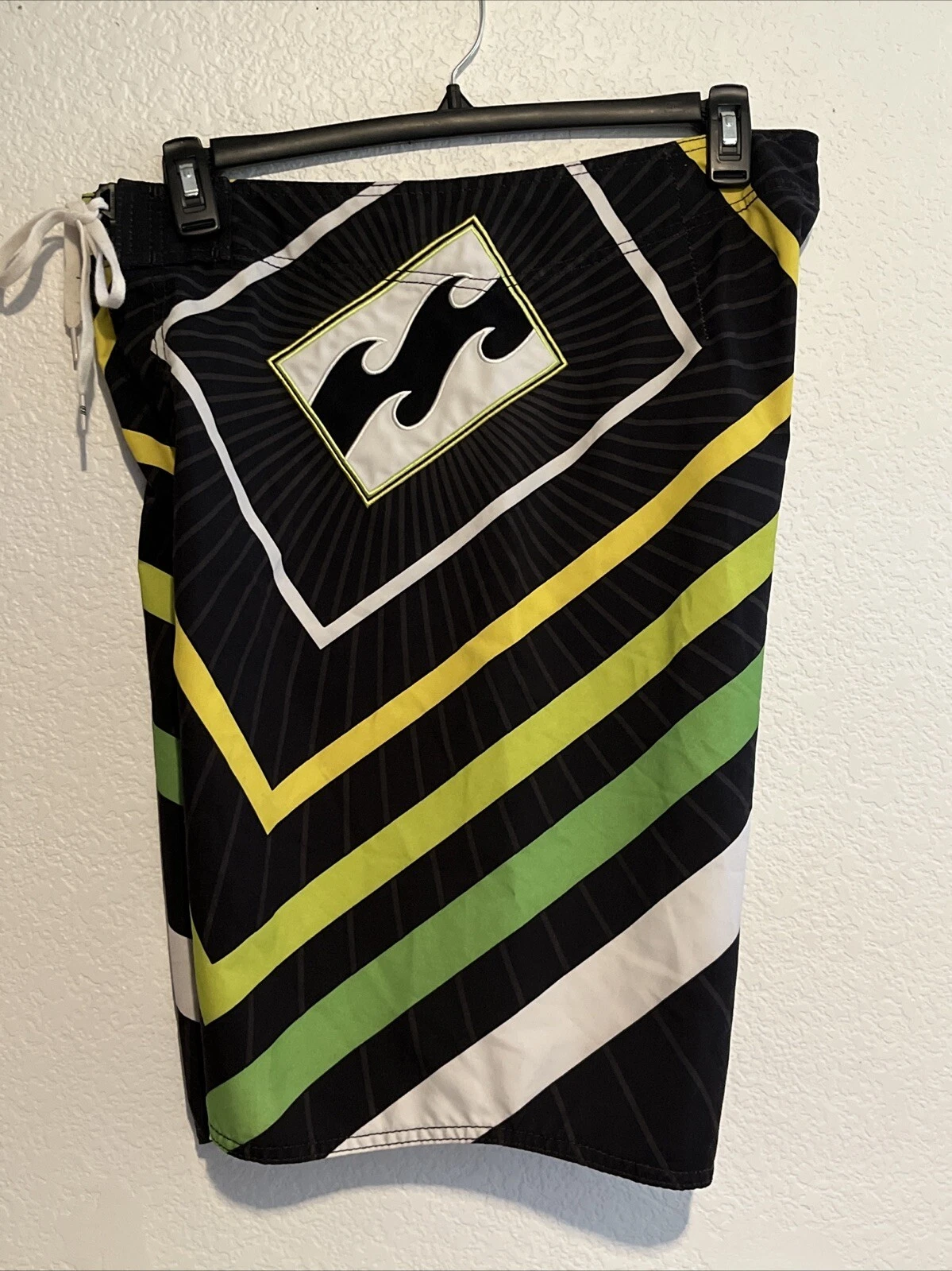 Short de bain homme BILLABONG 34 ECO SUPREME DAIM NOIR JAUNE VERT BORDURE COMME NEUF