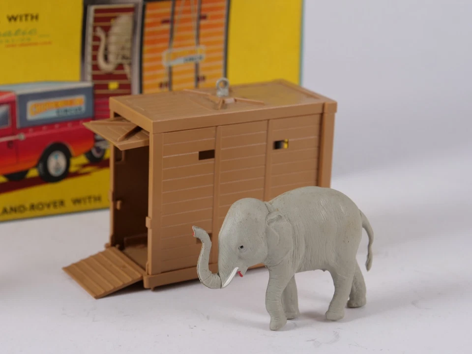 Set Regalo Corgi N° 19 Circo Chipperfields Land Rover Rimorchio Elefante 1/43 - Immagine 2 di 4