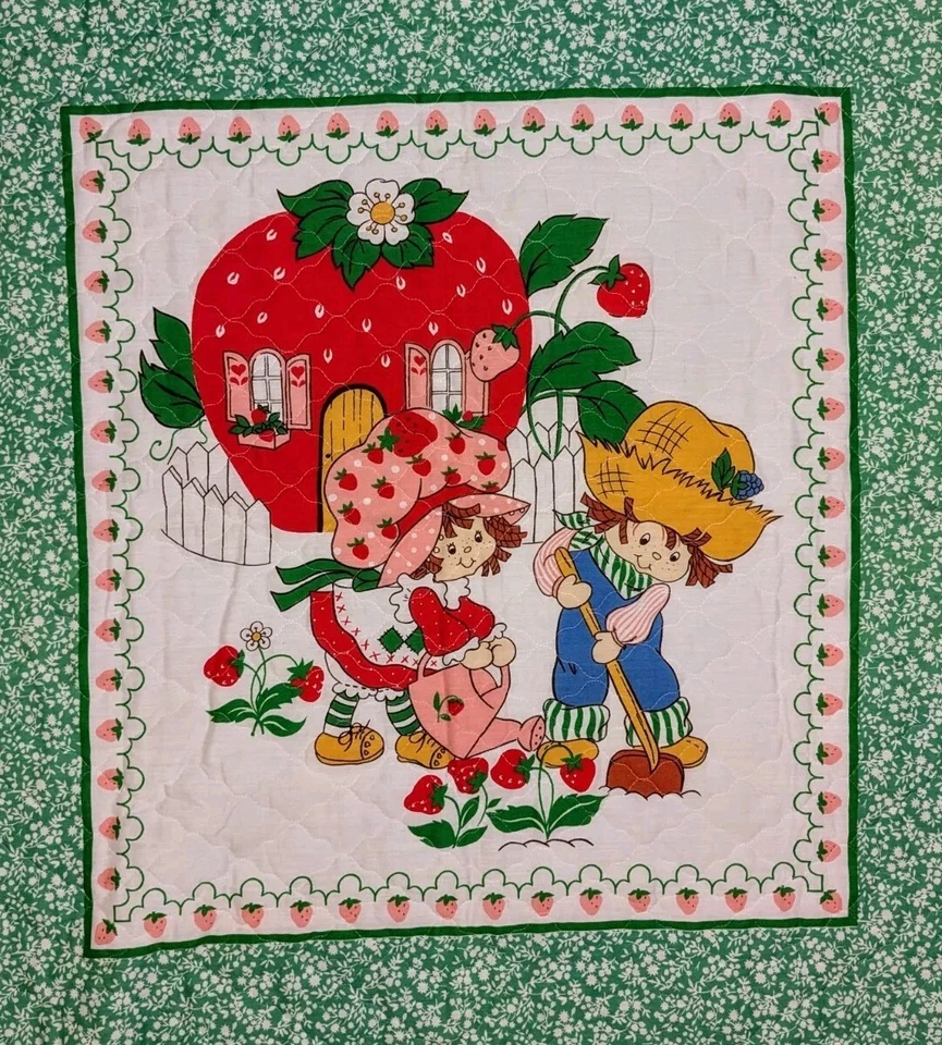 Edredón de pastel de fresa hecho a mano de la década de 1980 + pastel de arándanos con verde•{45" X 36"}• Foto 2 de 4