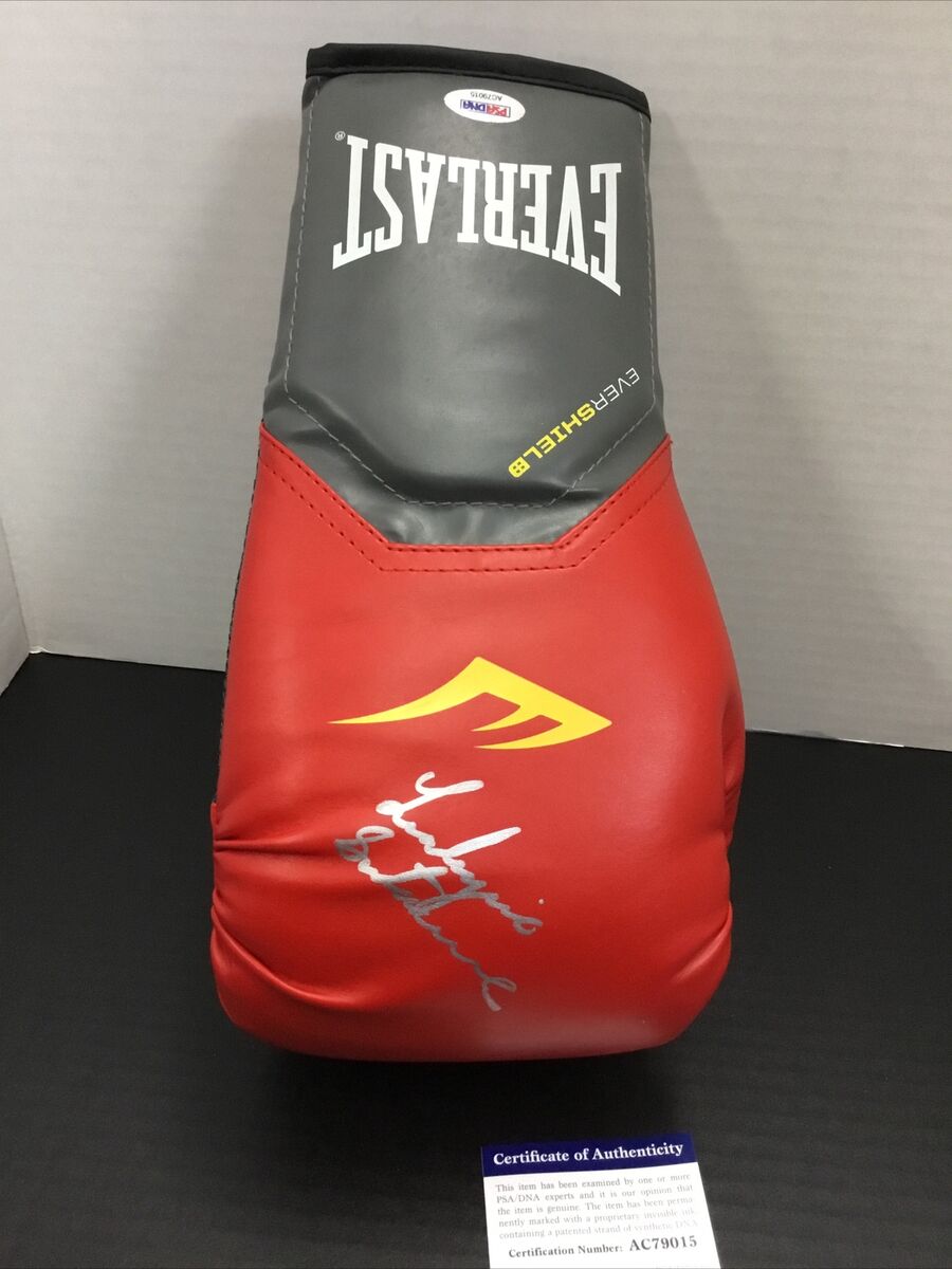 Leo Santa Cruz Signed Red Everlast Boxing Glove PSA AF79015 Leo Santa Cruz Signed Red Everlast Boxing Glove PSA AF79015