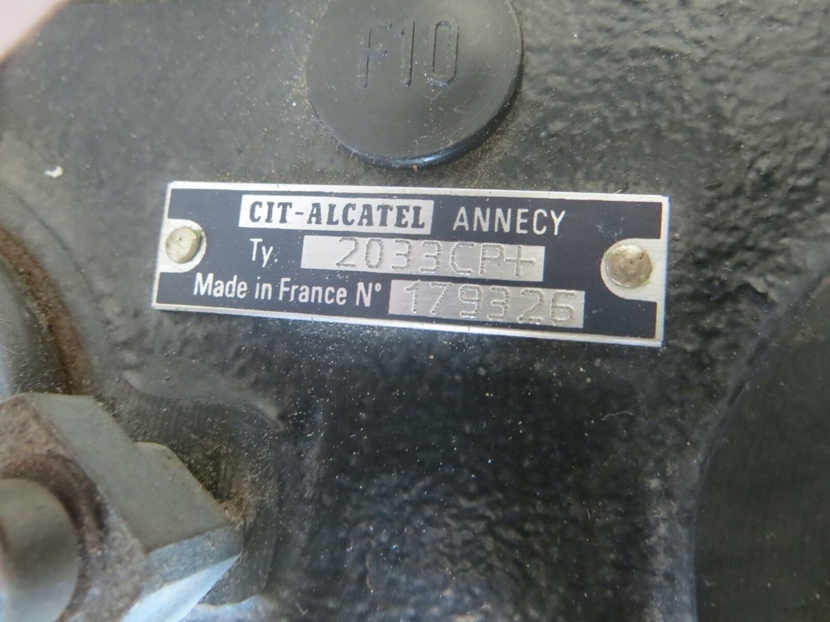 CIT Alcatel Annecy 2033 CP+ Rotary Vane Vacuum Pump w/ Leroy CIT Alcatel Annecy 2033 CP+ Rotary Vane Vacuum Pump w/ Leroy