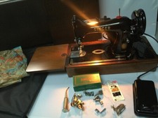 Singer 99K sewing machine in vry good condition with accessories in case (read)