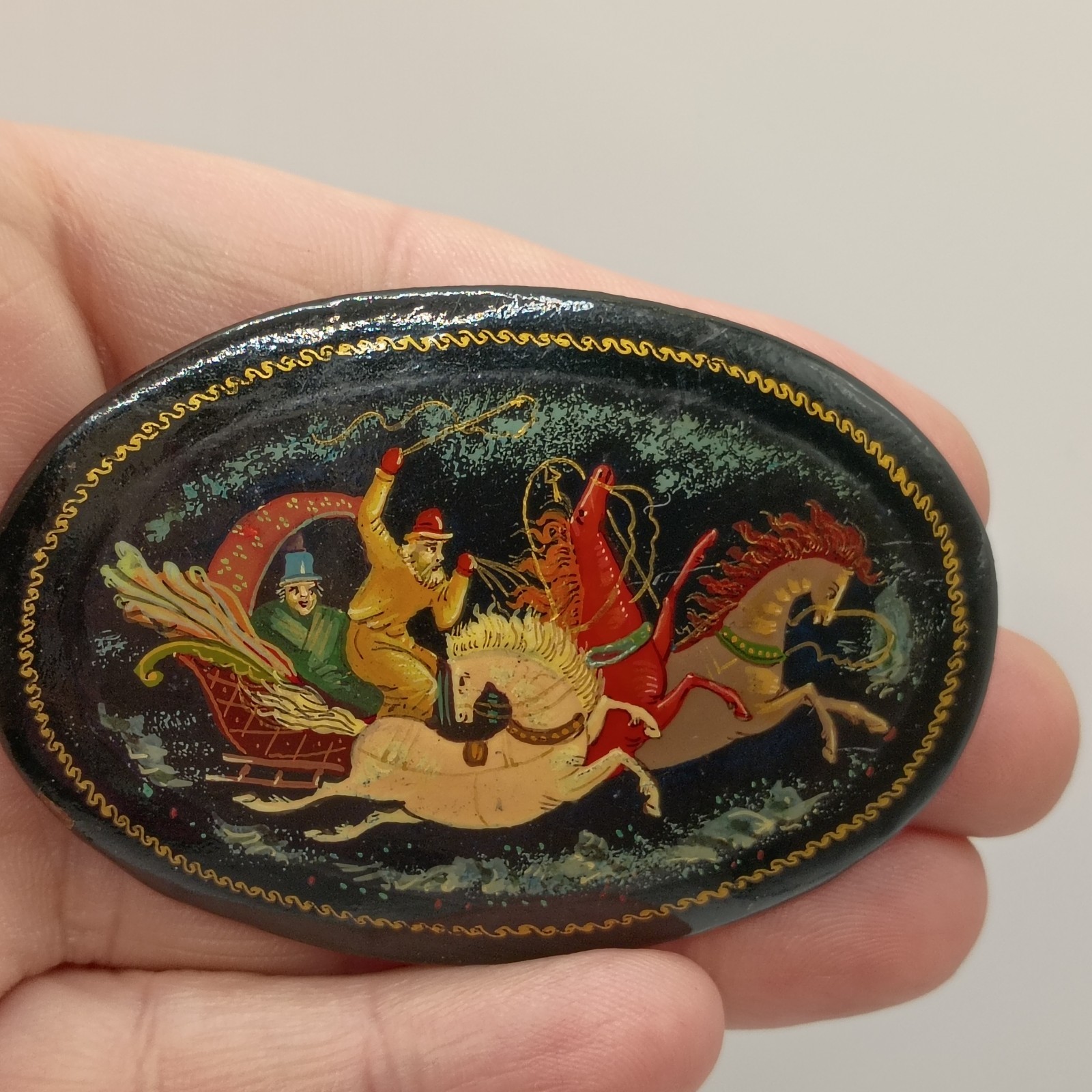 Vintage Russian Lacquer Brooch Hand Painted Troika Sleigh Scene Folk Art