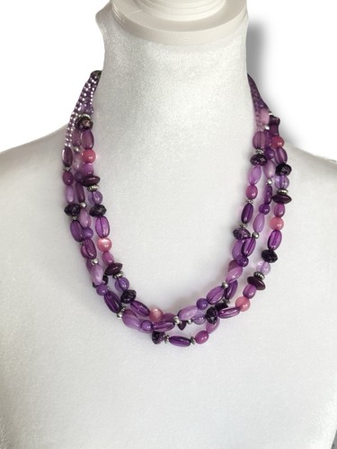 Collar de Cuentas Triple Hilo Años 60 Vintage • Acrílico Lavanda, Lila y Rosa • Mod - Imagen 2 de 12
