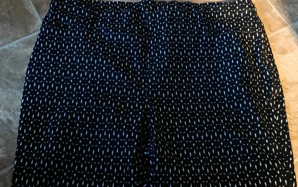 Faded Glory 2x Capri Stretch Pull-on Pants Black White Geometric - Image 3 of 4