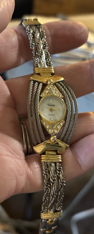 Reloj Xanadu Cuarzo Damas Tono Dorado y Plata con Estrás 7" Foto 2 de 4