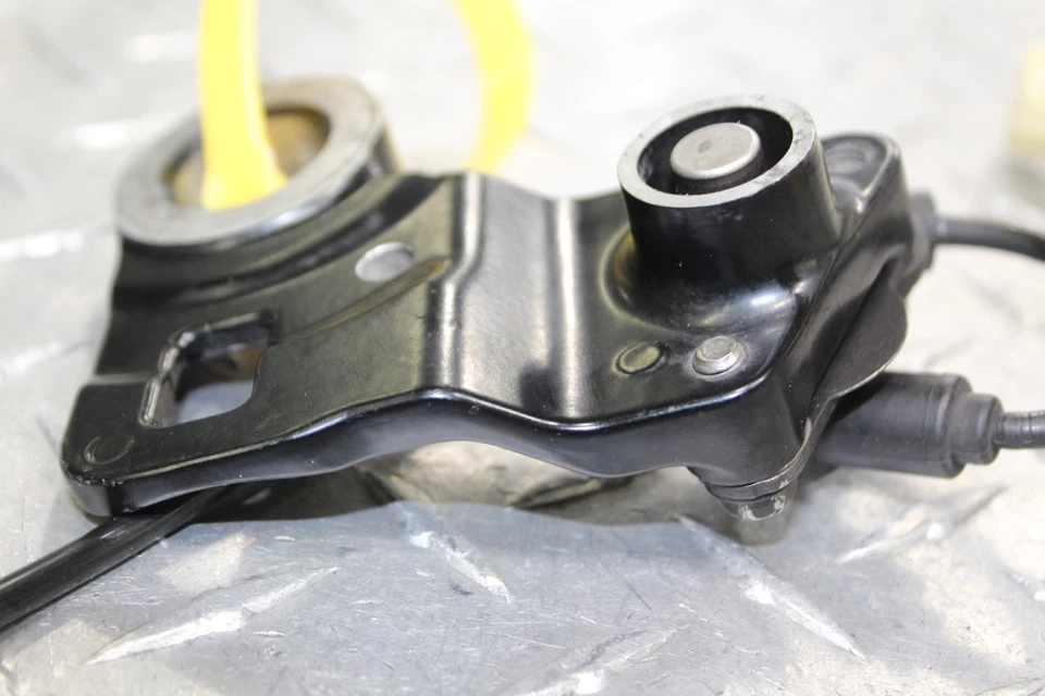 Triumph Rocket III 2014 Roadster sensor de freno ABS delantero Foto 3 de 4