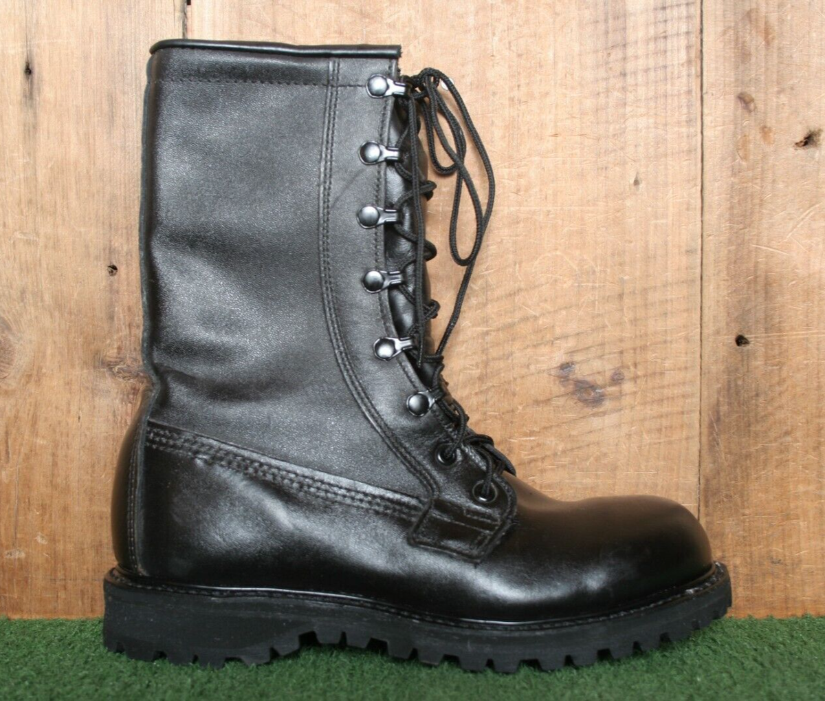 Black Leather Insulated Combat Boots w/Vibram Soles Men's Sz Black Leather Insulated Combat Boots w/Vibram Soles Men's Sz