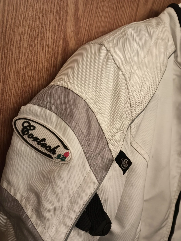 Chaqueta de Motocicleta Cortech LRX Con Armadura Mujer Gris Medio Blanco Exterior Activo Foto 4 de 4