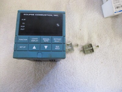 Eclipse Combustion Honeywell UDC3000 Temp Controller   DC30EE-E-000-22-0000-0