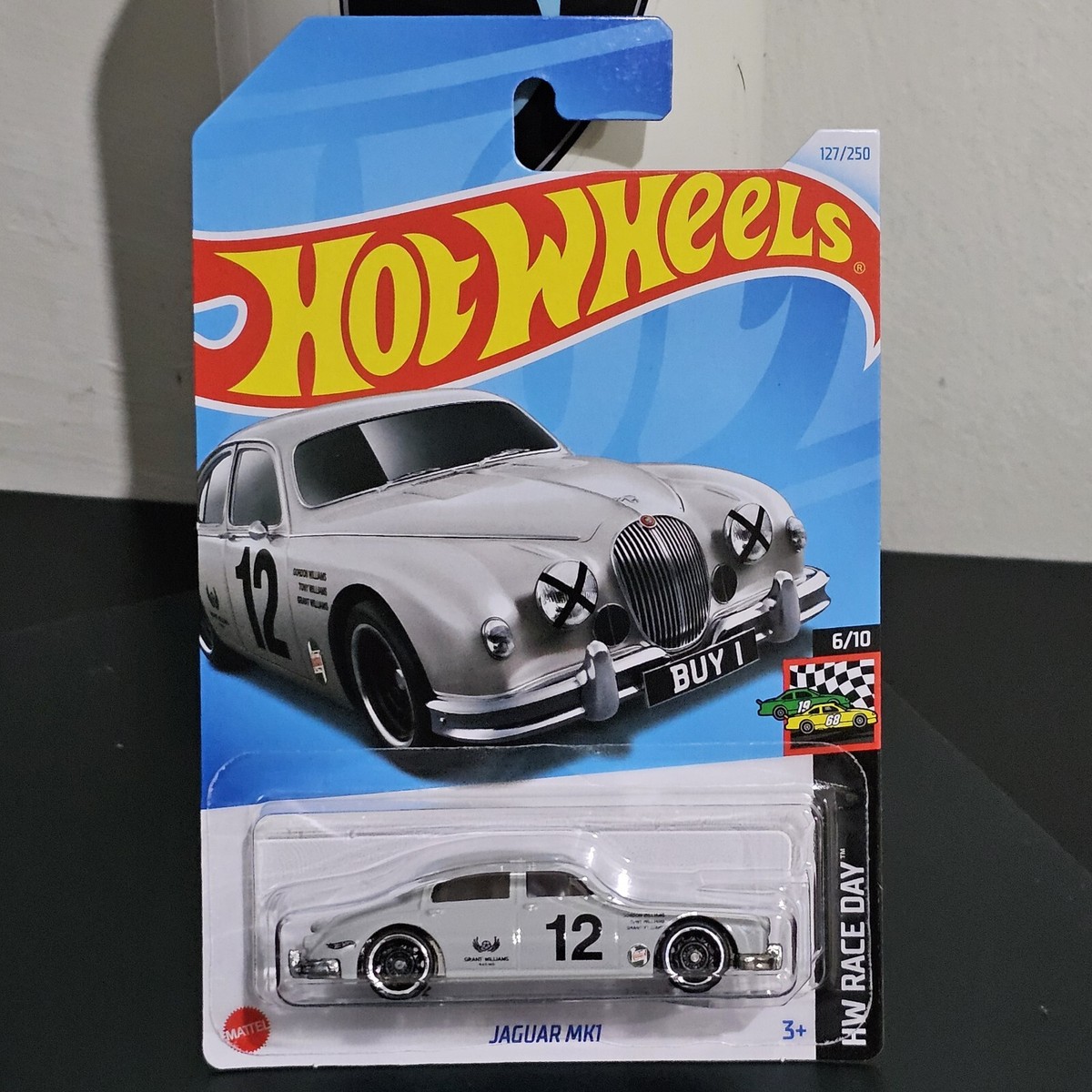 特価 HotWheels (1/18) ジャガー R1 2000 Hot Wheels ホットウィール 1/18 JAGUAR ジャガー R1 J