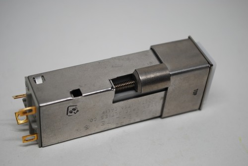Eaton 96182 Fuse Lite Switch Latching Push Button Twin Lamp #70EA1C4F(R)J1,L14 - Picture 4 of 8