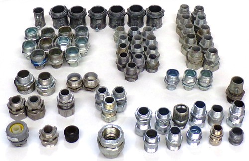 CONDUIT FITTINGS (LOT OF 70) ASSORTED SIZES AND FIGURES - 第 1/8 張圖片