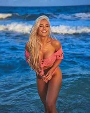 BEAUTIFUL SCARLETT BORDEAUX 8X10 Photo