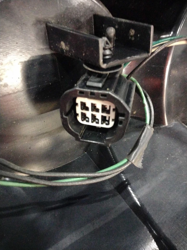 2013 RAM CARAVAN Left Tail Light Assembly WHITE OEM 27985 233K Mileage Foto 4 de 4