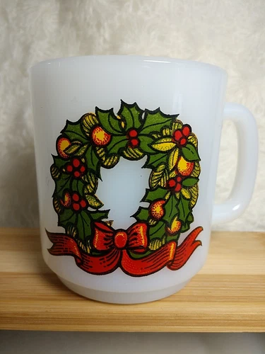 Vtg Glasbake Retro 3.5"CHRISTMAS FRUIT WREATH Red Green White Milk Glass Cup Mug
