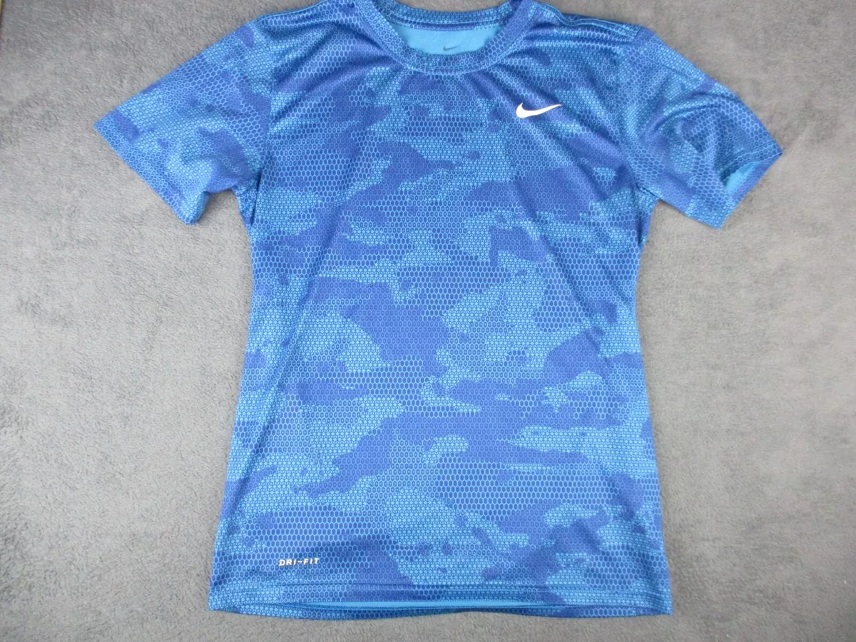 Nike camo hotsell shirt womens