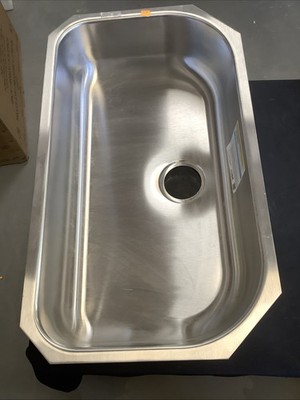 Moen Stainless Steel Undermount Sink. 31.25 x18 x7 . G18163 $500