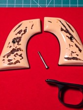 Ruger Blackhawk Single 6- Xr3-red Stag Grips And Black Buffalo Horn Frame