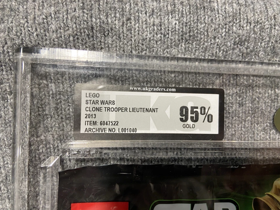LEGO 5001709 UKG Oro 95 Star Wars Clone Trooper Teniente Poli ¡Raro! 6047522 Foto 2 de 3