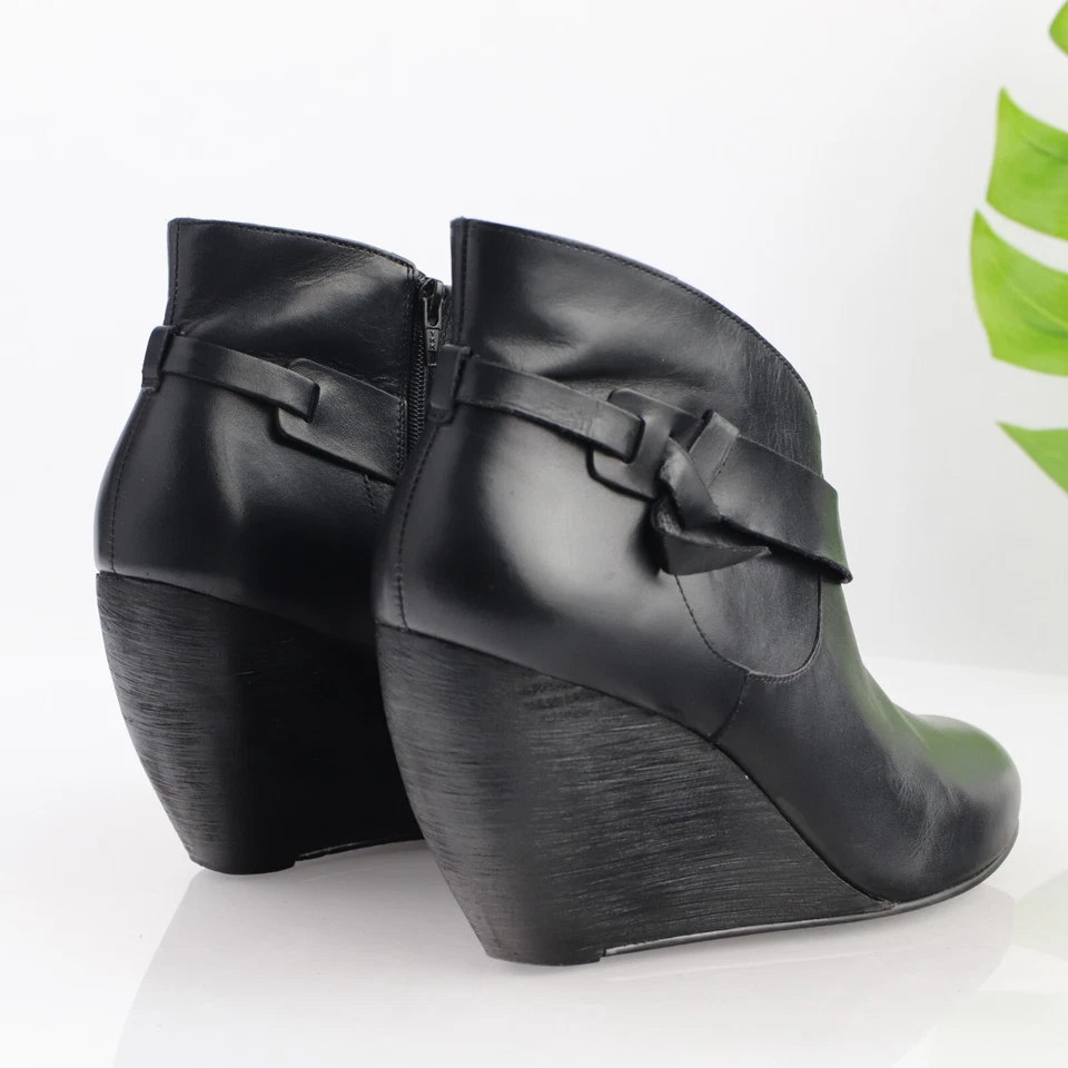 Anthropologie Schuler Sons Boot Size 10 Black Leather Wedge Heel Strap Bootie - Imagem 3 de 4