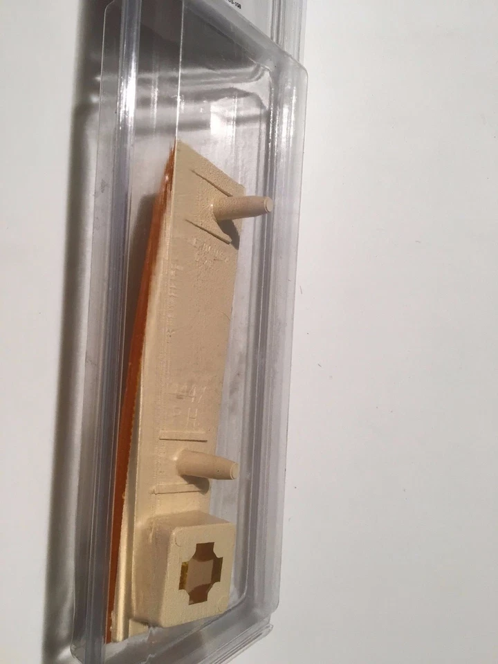 LÁMPARA MARCADORA LATERAL ÁMBAR, CHEVY, GMC, PASTILLA S10 Y S15, BLAZER S10, S15 JIMMY Foto 3 de 3