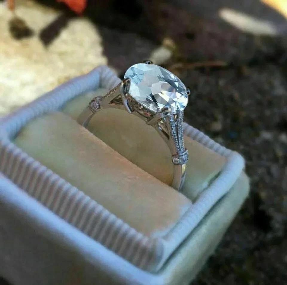 Anel de noivado solitário água-marinha criado em laboratório 4 quilates acabamento em ouro branco 14K - Imagem 4 de 4