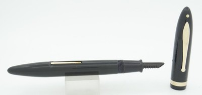 Sheaffer Balance Full-Size Black w/Gold Trim Fountain Pen -c. 1940 - No Nib