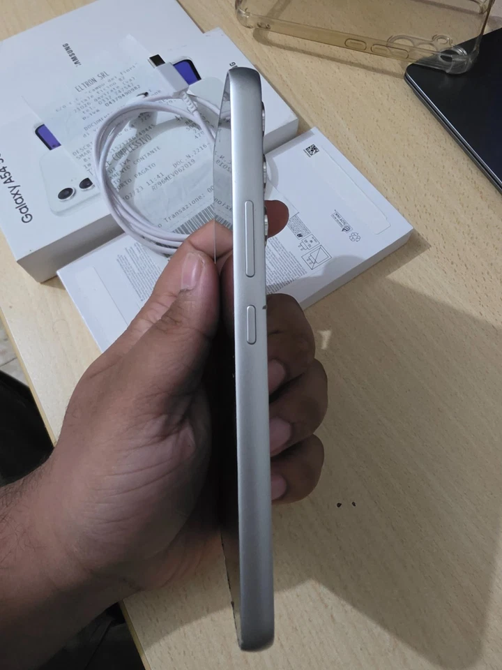 Samsung Galaxy A54 5G · 256GB, foto 2 di 5