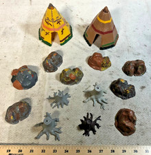 Early Marx Fort Apache Stockade Play Set Hard Plastic Indian Tepees  Boulders 