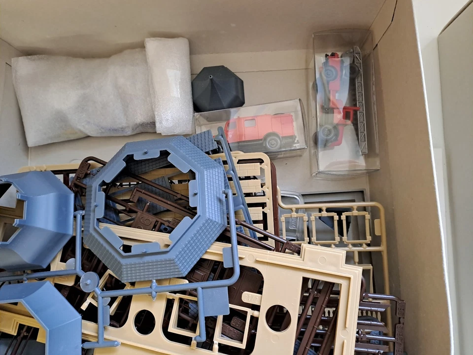 Faller H0 B-900 Hauptfeuerwache Mannheim Fahrzeuge Sirene Exclusiv Mod. 1987 HO - Bild 3 von 4