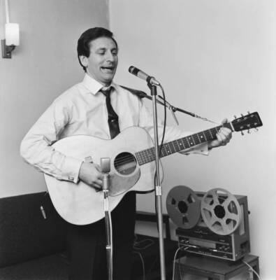 British Singer Lonnie Donegan Plays An Acoustic Guitar 1967 OLD PHOTO