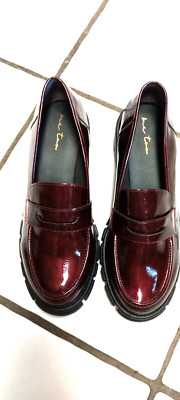 ME TOO - nwob - size 11 - Patent synthetic upper - maroon color - slug 2 '' heel