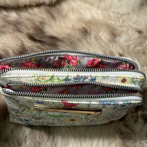 NWT Betsey Johnson Pouch Wristlet - Beautiful Floral Print - Picture 5 of 6