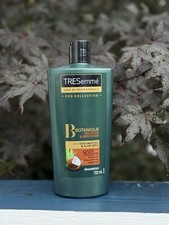 TRESemme Botanique Nourish and Replenish Sham...