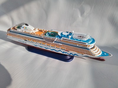 Fertiges Revell Kreuzfahrtschiff Aida Mar  1:400 Maße ca. 66 cmx 16cm x 9cm Top