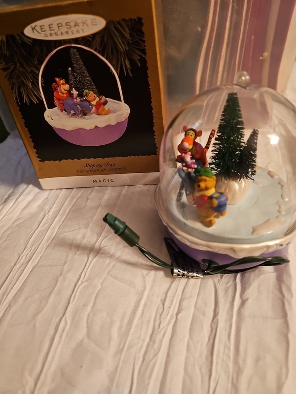 1996 Hallmark Magic Motion Ornament Winnie the Pooh SLIPPERY DAY