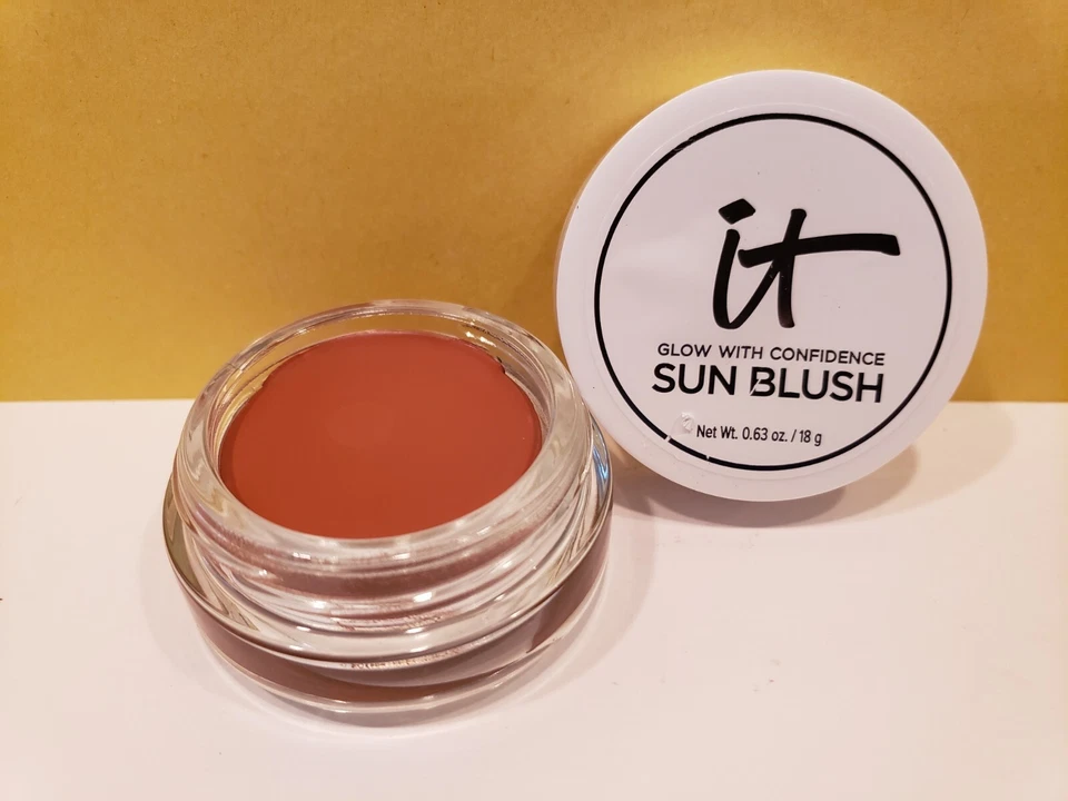 It Cosmetics ~ Glow with Confidence Sun Blush/Bronzer ~ Sun Warmth #30 - Image 2 of 3