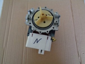 NEU  Ablaufpumpe Waschmaschine AEG , SELNI SE30.331NR , NEU