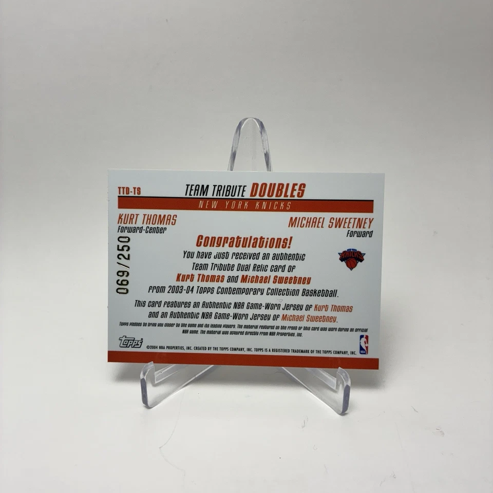 Camiseta Topps Contemporary Team Tribute Duel 2004 - Kurt Thomas/Sweetney/250 Foto 2 de 2