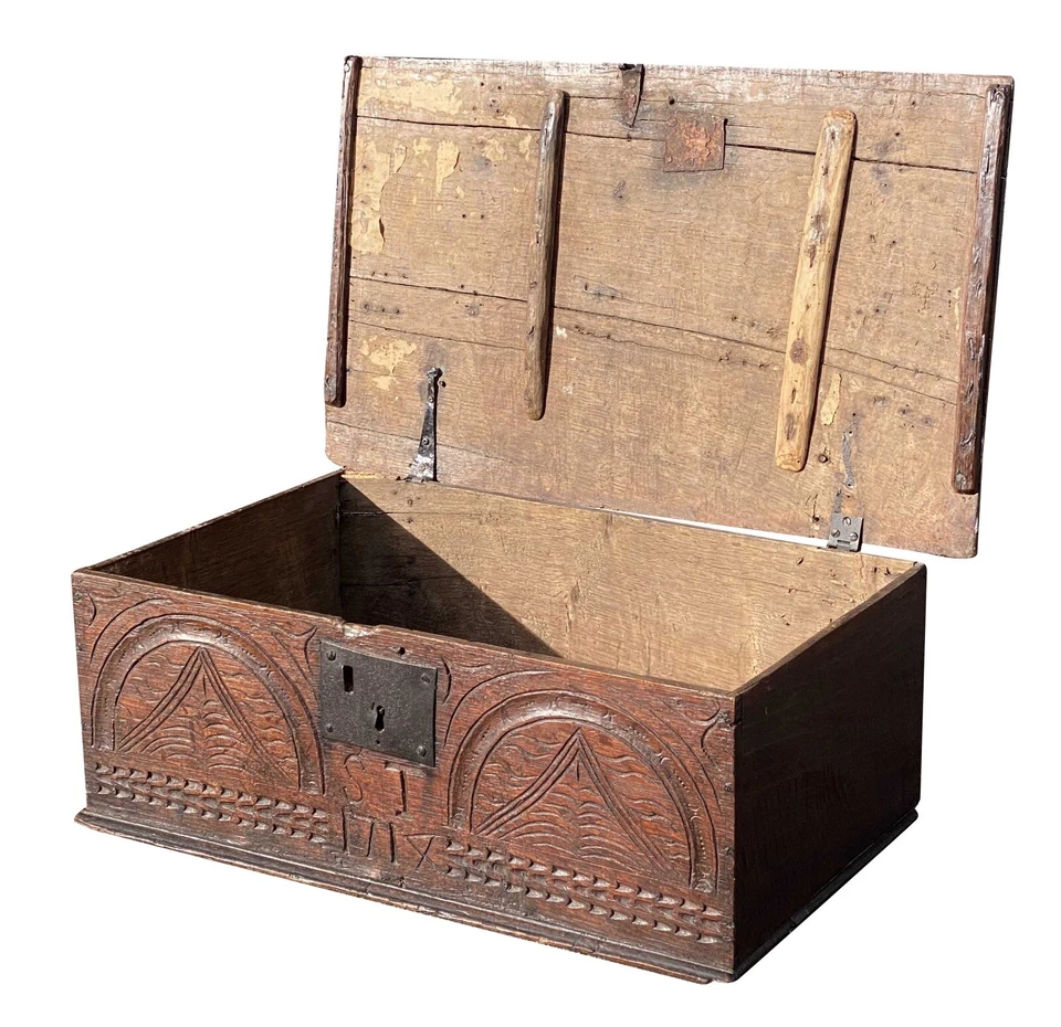 АНТИКВАРНАЯ РЕЗНАЯ ДУБОВАЯ БИБЛЕЙСКАЯ ШКАТУЛКА WILLIAM & MARY ОТ 1717 г. - Изображение 3 из 4
