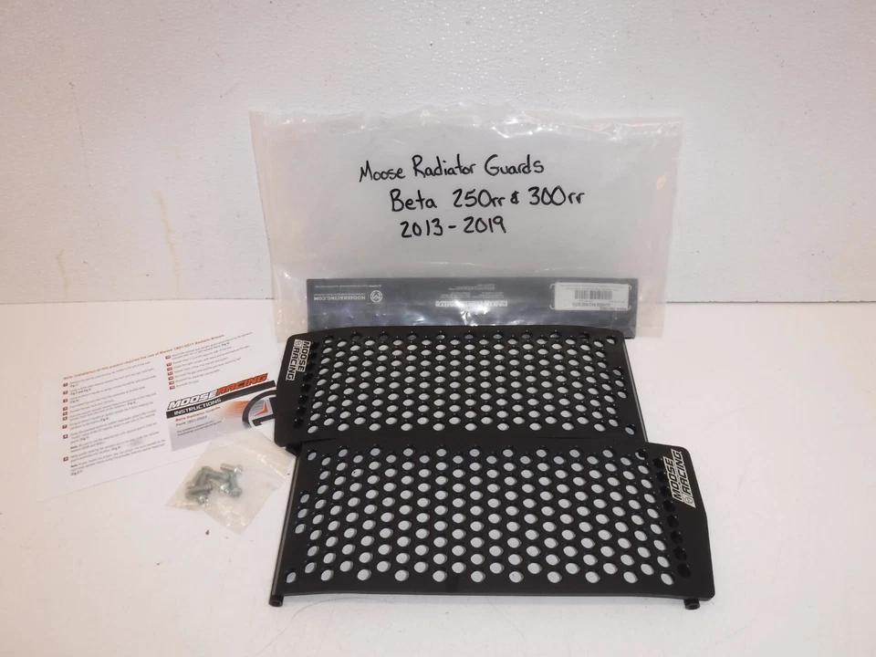 Protectores de radiador Moose Racing de aluminio negro Foto 3 de 4
